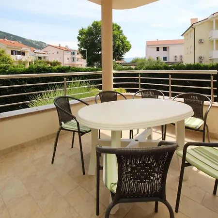 In Mit Eigener Terrasse By Interhome Apartmán Baška