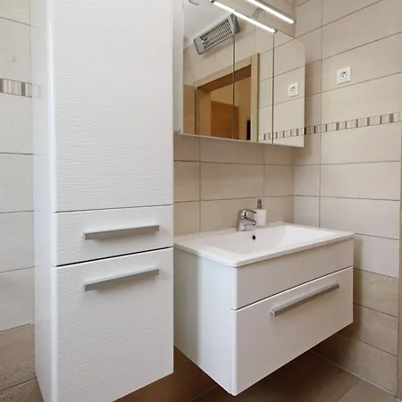 Apartman In Mit Eigener Terrasse By Interhome *
